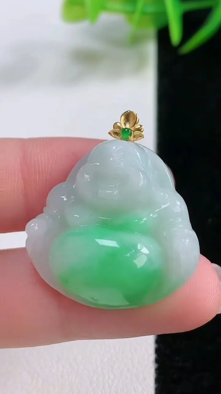 天然A货翡翠佛公吊坠，尺寸25.7-26.6-8.8，重量:8.85g
11月26日