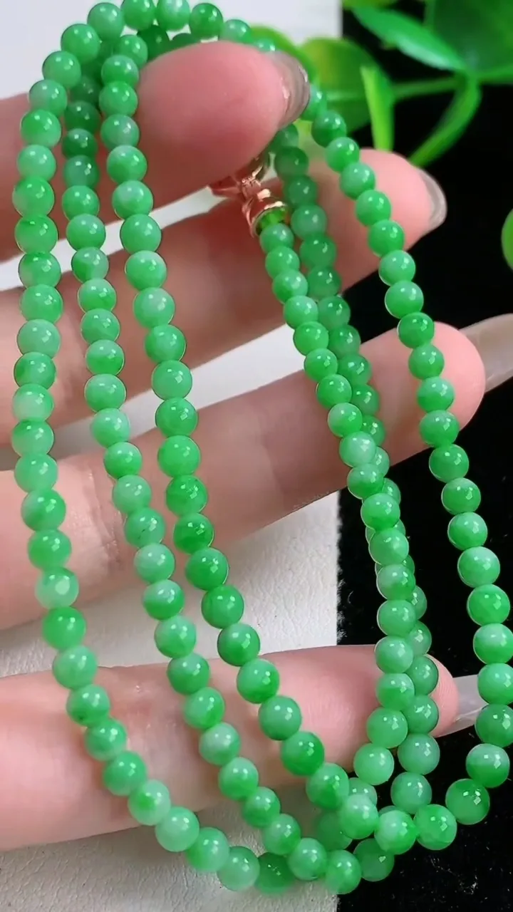 天然A货翡翠圆珠项链，尺寸3.5-161颗，重量:15.91g
11月26日