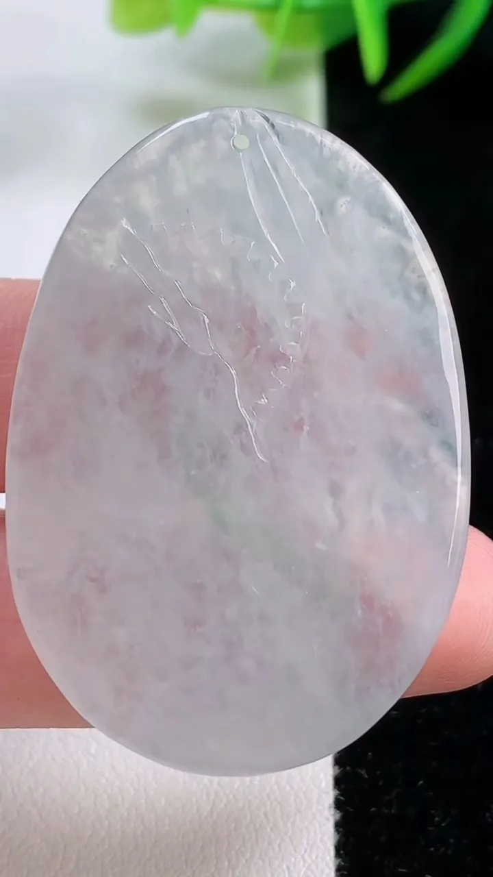 天然A货翡翠山水牌吊坠，尺寸46-32.3-5.2，重量:17.30g
11月26日