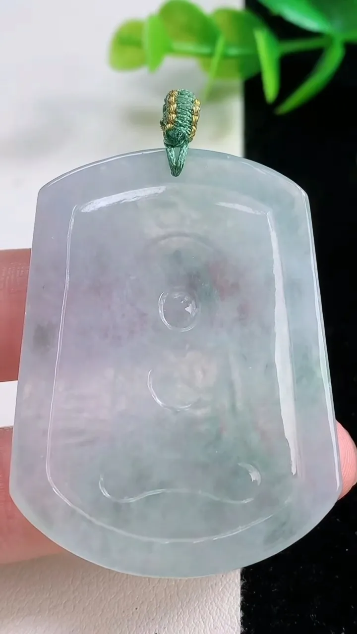 天然A货翡翠阿弥陀佛吊坠，尺寸49.8-37.6-4.9，重量:20.30g
11月26日