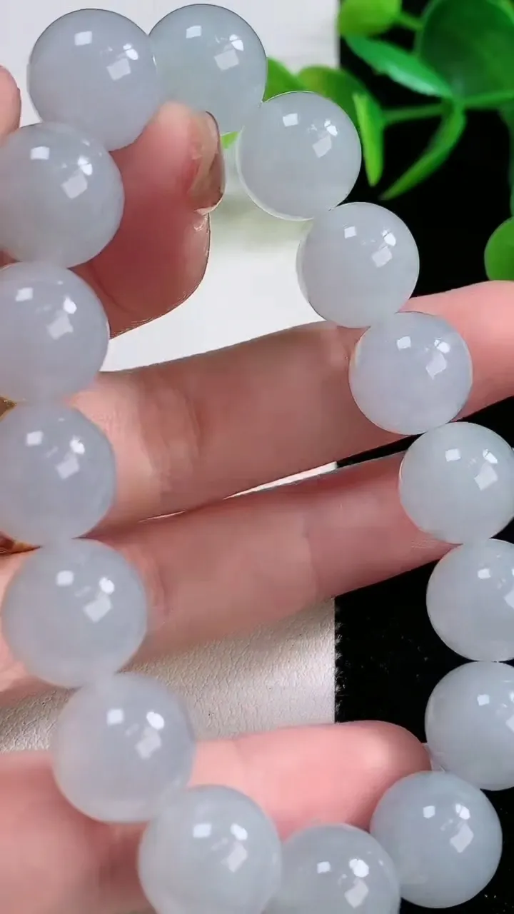 天然A货翡翠圆珠手串，尺寸12-16颗，重量:53.32g11月26日
工厂直销收藏佳品,种好水足，