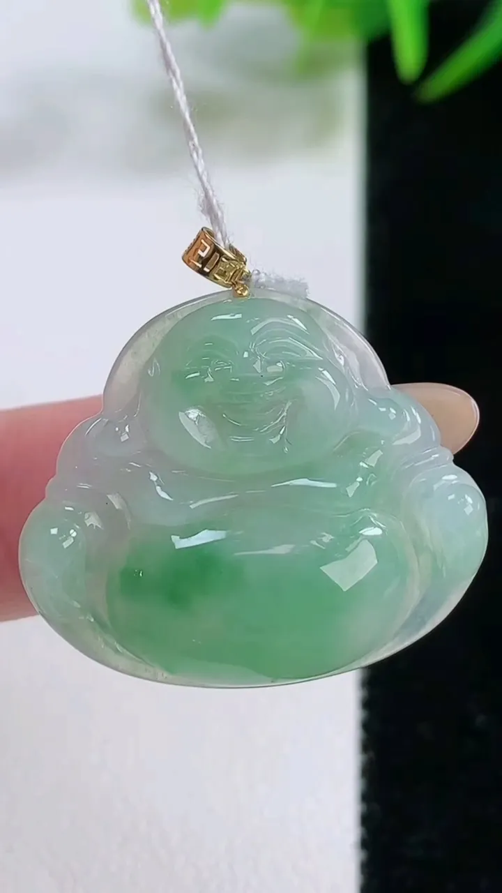 天然A货翡翠佛公，尺寸23.7-27.5-5，重量:4.75g
11月26日