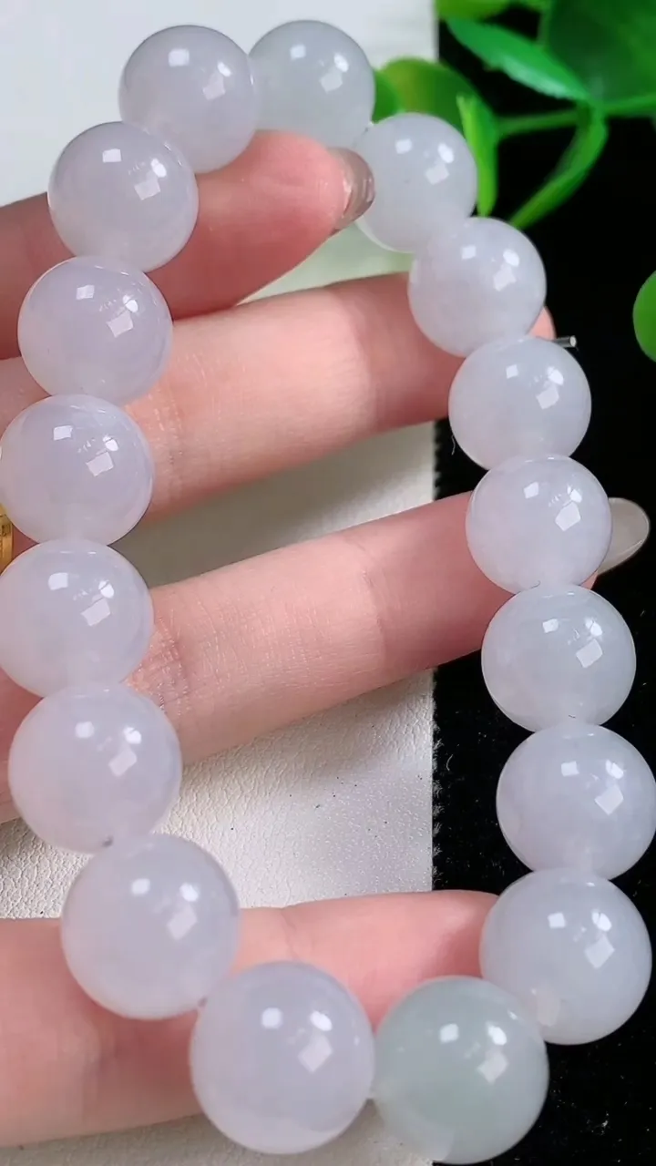 天然A货翡翠圆珠手串，尺寸12-17颗，重量:56.40g11月26日
工厂直销收藏佳品,种好水足，