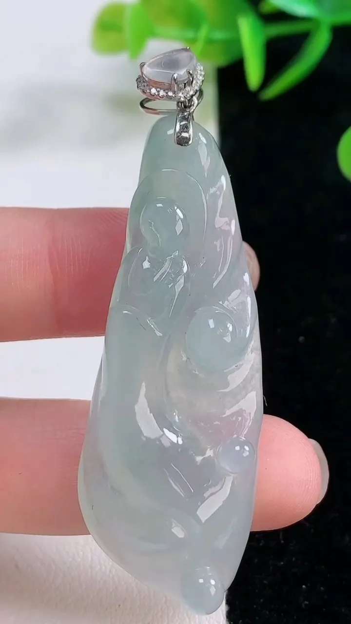 天然A货翡翠无相佛吊坠，尺寸54.4-20.2-8.5，重量:16.19g
11月26日