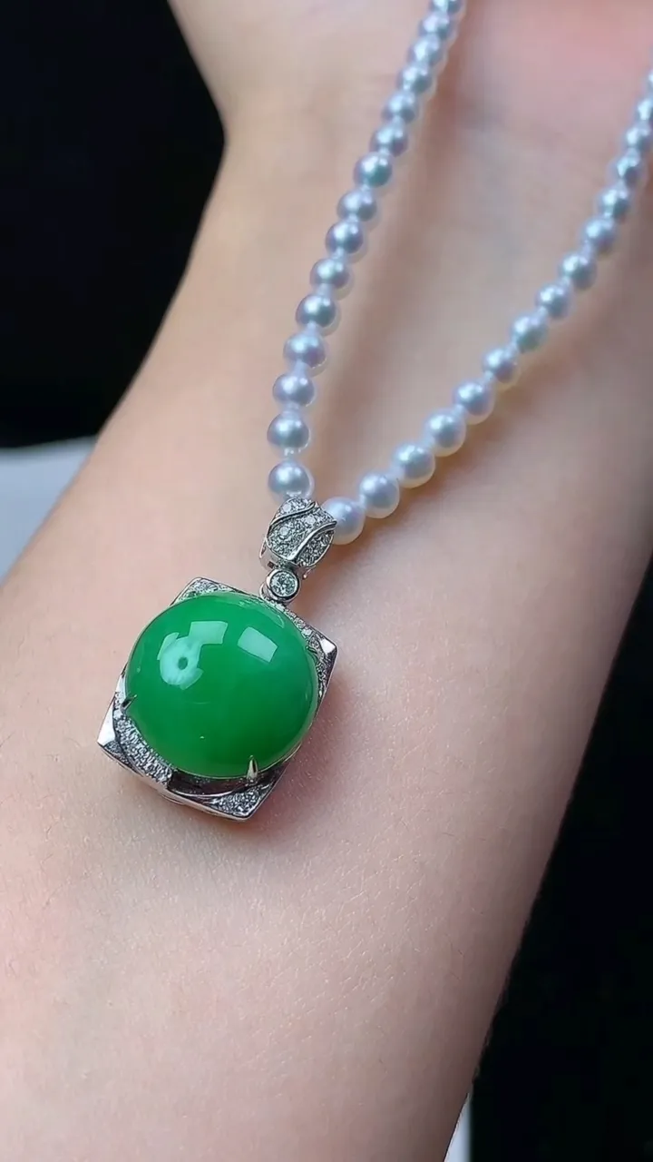 天然A货翡翠蛋面项链，尺寸24-13.6-10.6，裸石13.4，重量:13.19g
11月26日