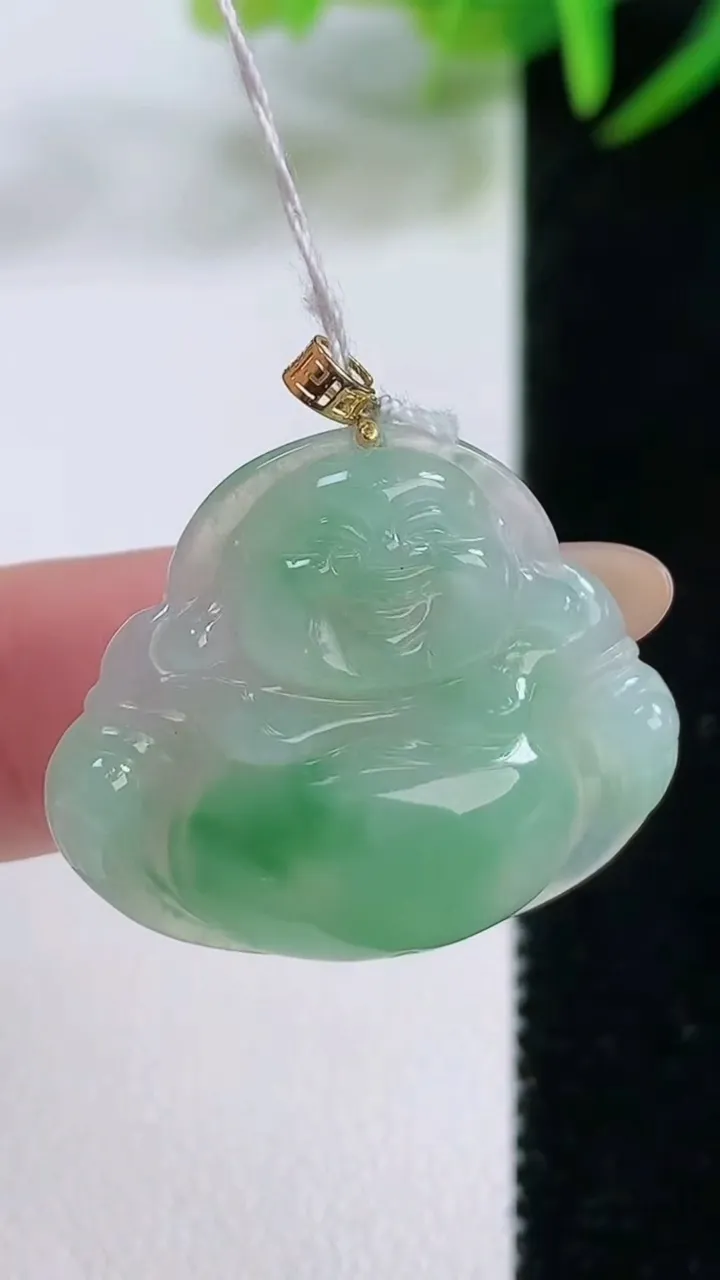 天然A货翡翠佛公，尺寸23.7-27.5-5，重量:4.75g
11月26日