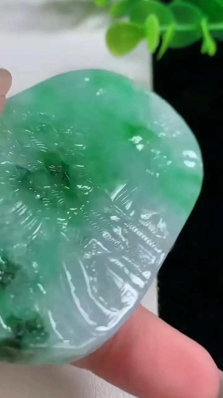 天然A货翡翠山水牌吊坠，尺寸71-46-16，重:94.11g
11月26日