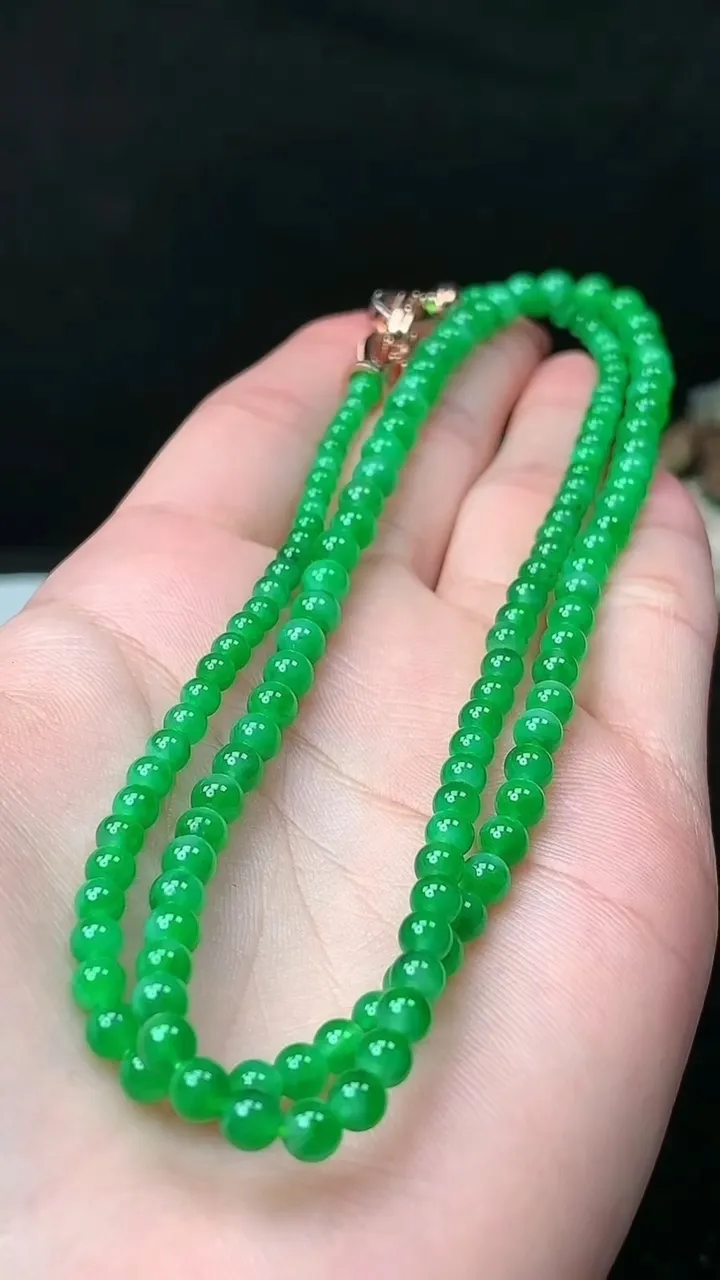 天然A货翡翠圆珠项链，尺寸5-142颗，重量:19.82g11月26日
工厂直销收藏佳品,种好水足，色泽均匀，有种有色，上手高大气！