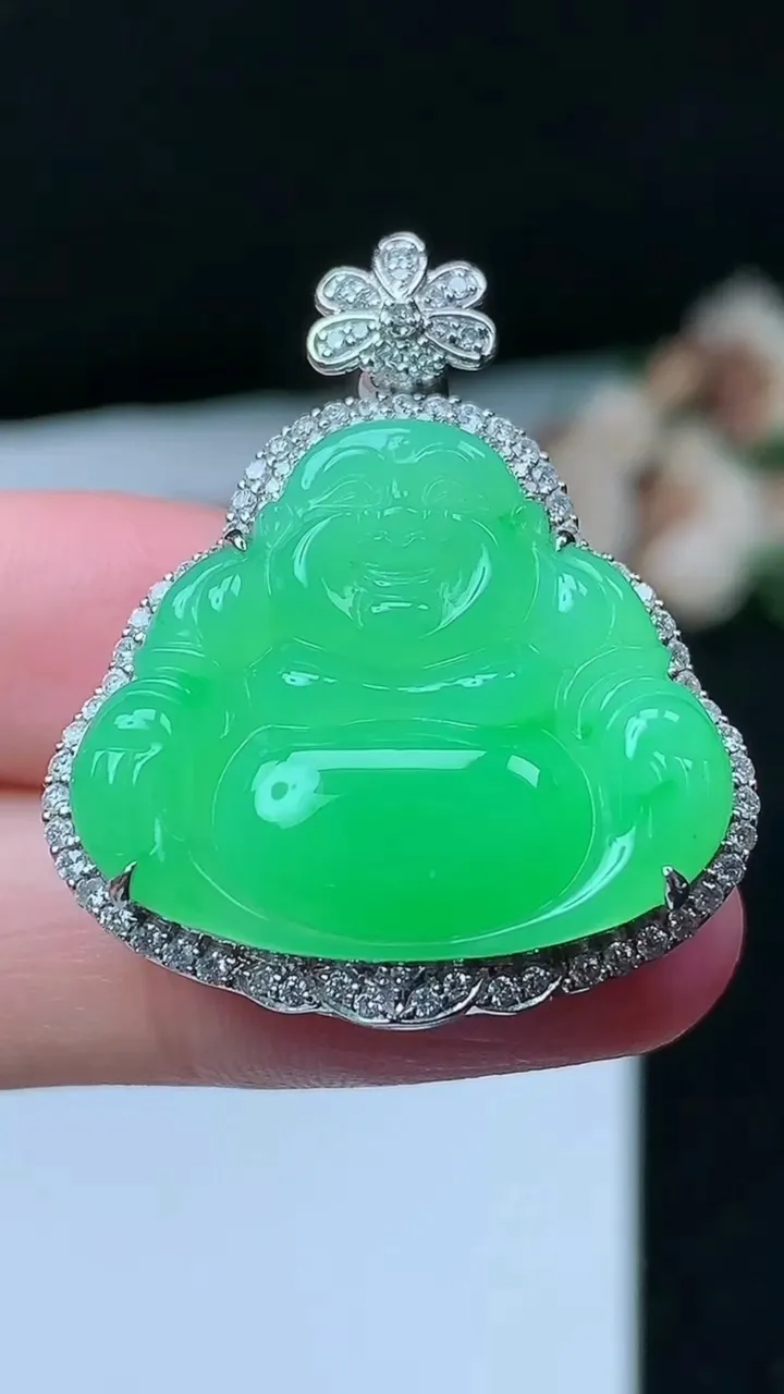 天然A货翡翠佛公吊坠，尺寸35-29-10.7，裸石22.8-26.4，重量:10.85g
11月2