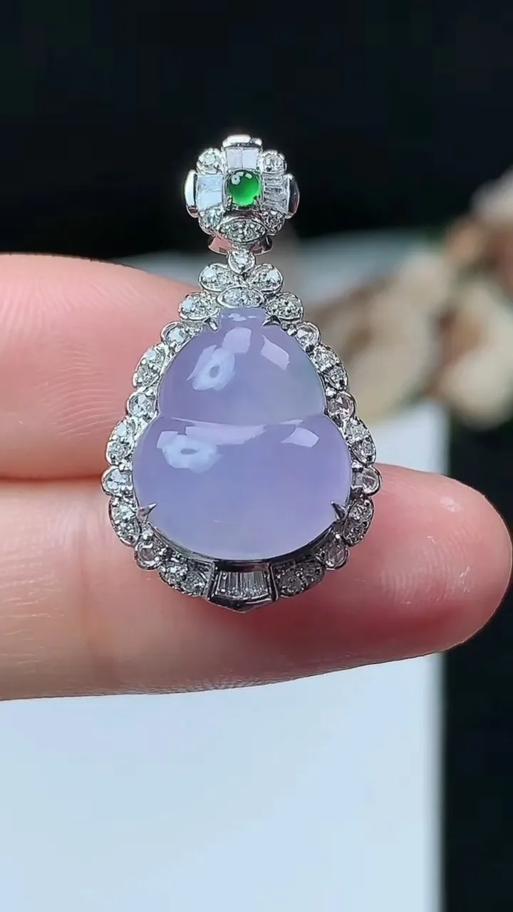 天然A货翡翠紫罗兰葫芦吊坠，尺寸27.3-15.6-8.8，裸石13.9-11.8，重量:3.12g