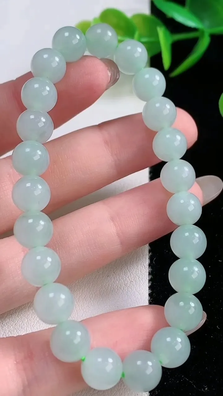 天然A货翡翠圆珠手串，尺寸8.2-23颗，重量:20.37g11月26日
工厂直销收藏佳品,种好水足