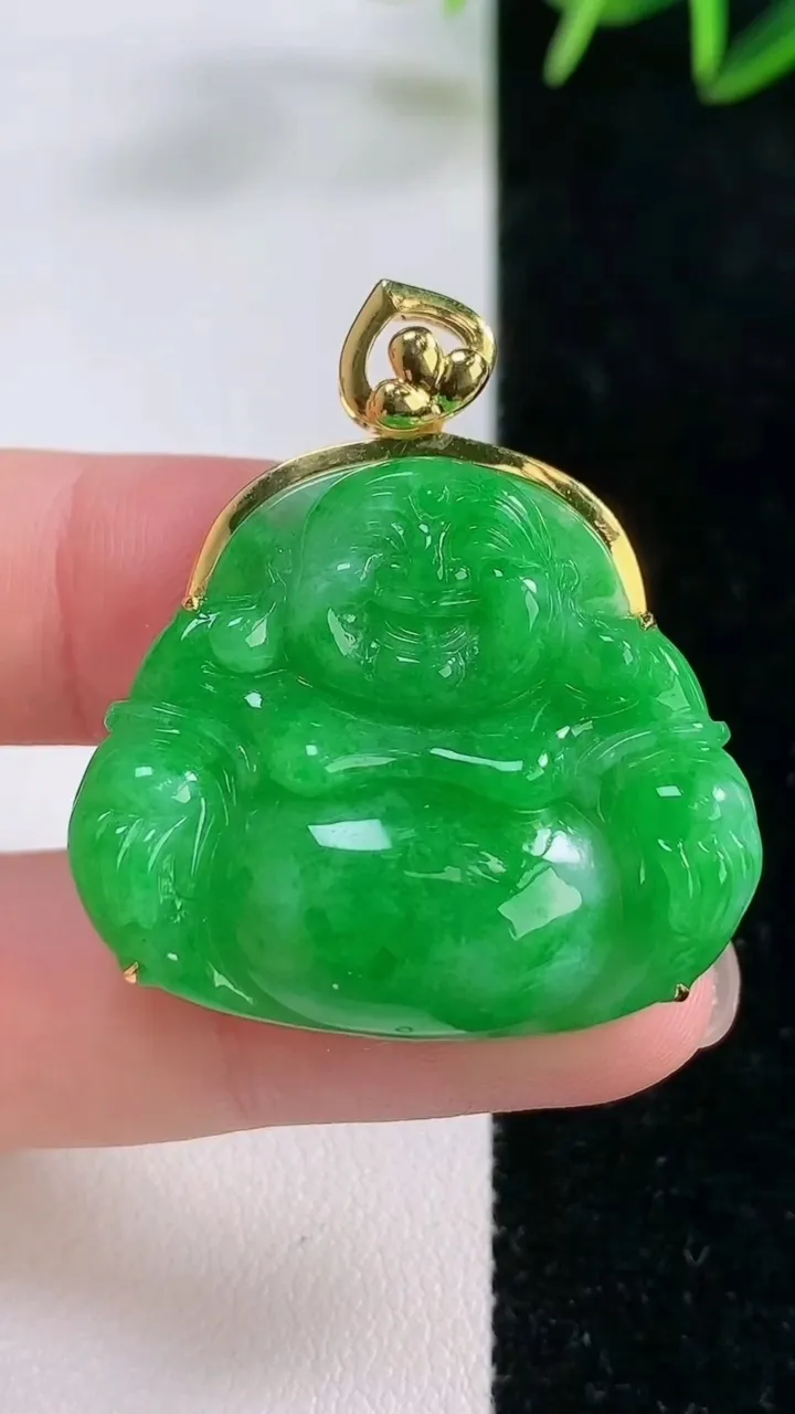 天然A货翡翠佛公吊坠，尺寸36.2-27.7-32.8-9.4，重量:10.00g
11月26日