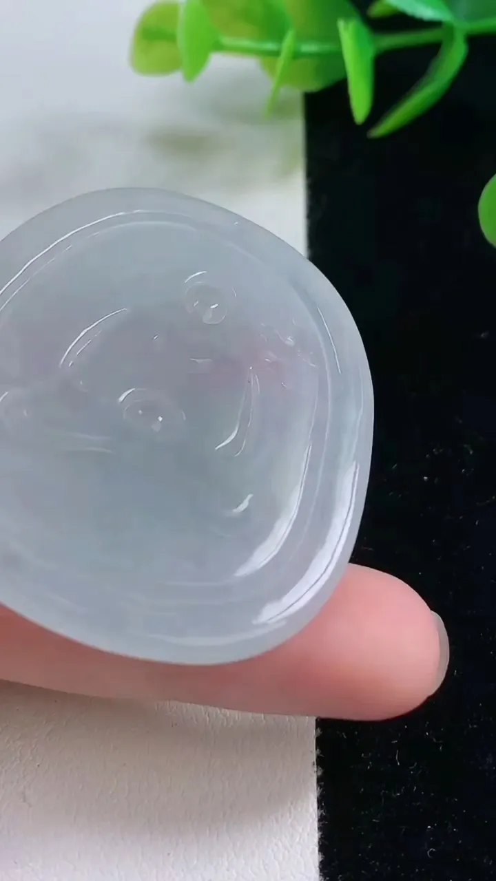 天然A货翡翠大日如来吊坠，尺寸50-42.4-4.7，重量:21.90g
11月26日