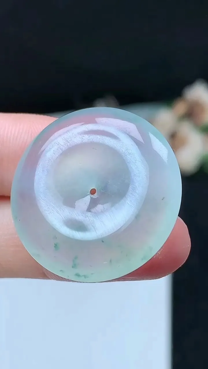 天然A货翡翠飘花平安扣吊坠，尺寸26.8-5.3，重量:7.45g
11月26日