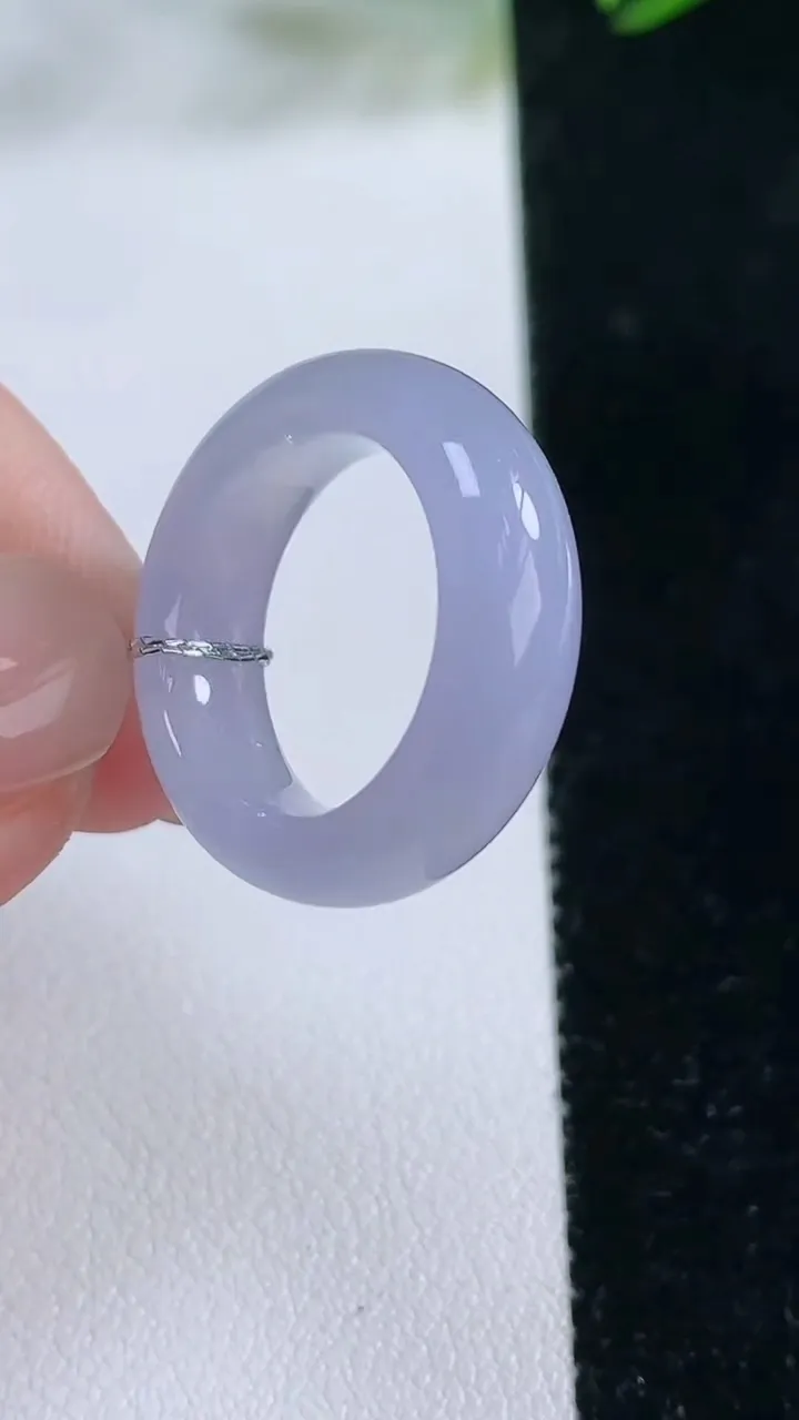 天然A货翡翠紫罗兰指环戒指，尺寸16-6.3-3.8，重量:4.66g2025年11月26日
工厂直销收藏佳品,种好水足，色泽均匀，有种有色，上手高大气！