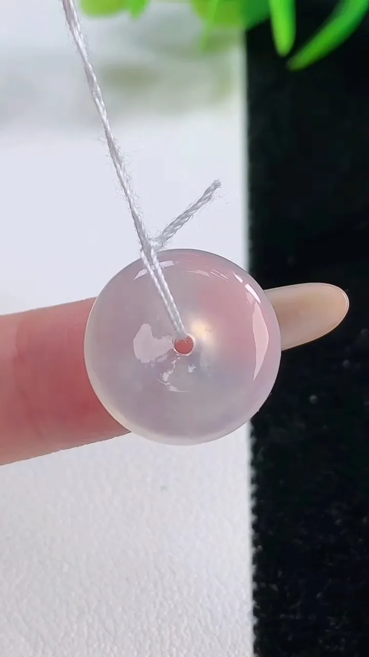 天然A货翡翠平安扣吊坠，尺寸16.6-4.3，重量:2.77g
11月26日