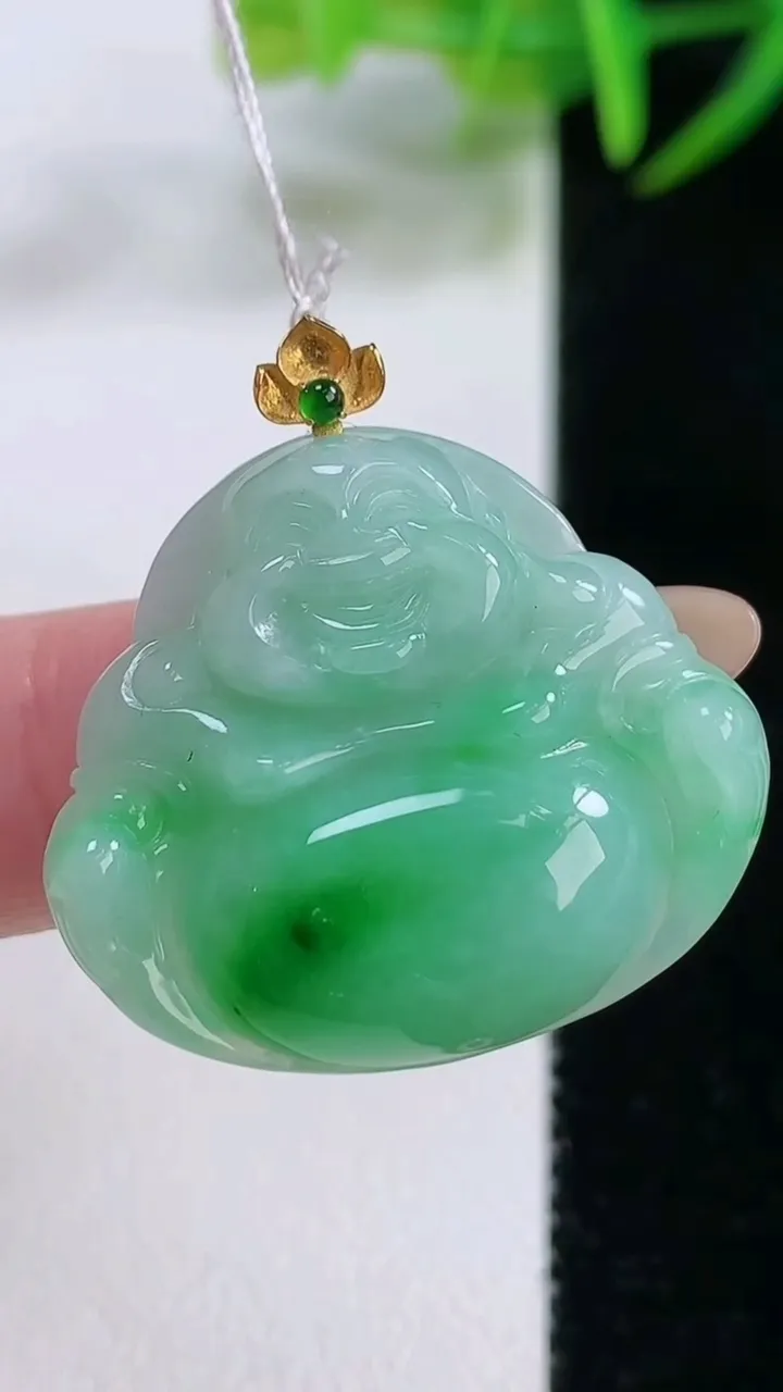 天然A货翡翠佛公吊坠，尺寸25-29-6，重量:6.66g
11月26日