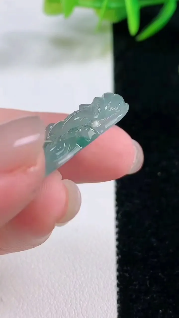 天然A货翡翠冰种飘花财神爷吊坠，尺寸36-23.8-5.5，重量:7.94g
11月26日