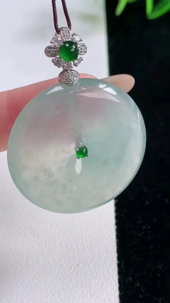 天然A货翡翠平安扣吊坠，尺寸33.2-6，重量:16.17g
11月26日