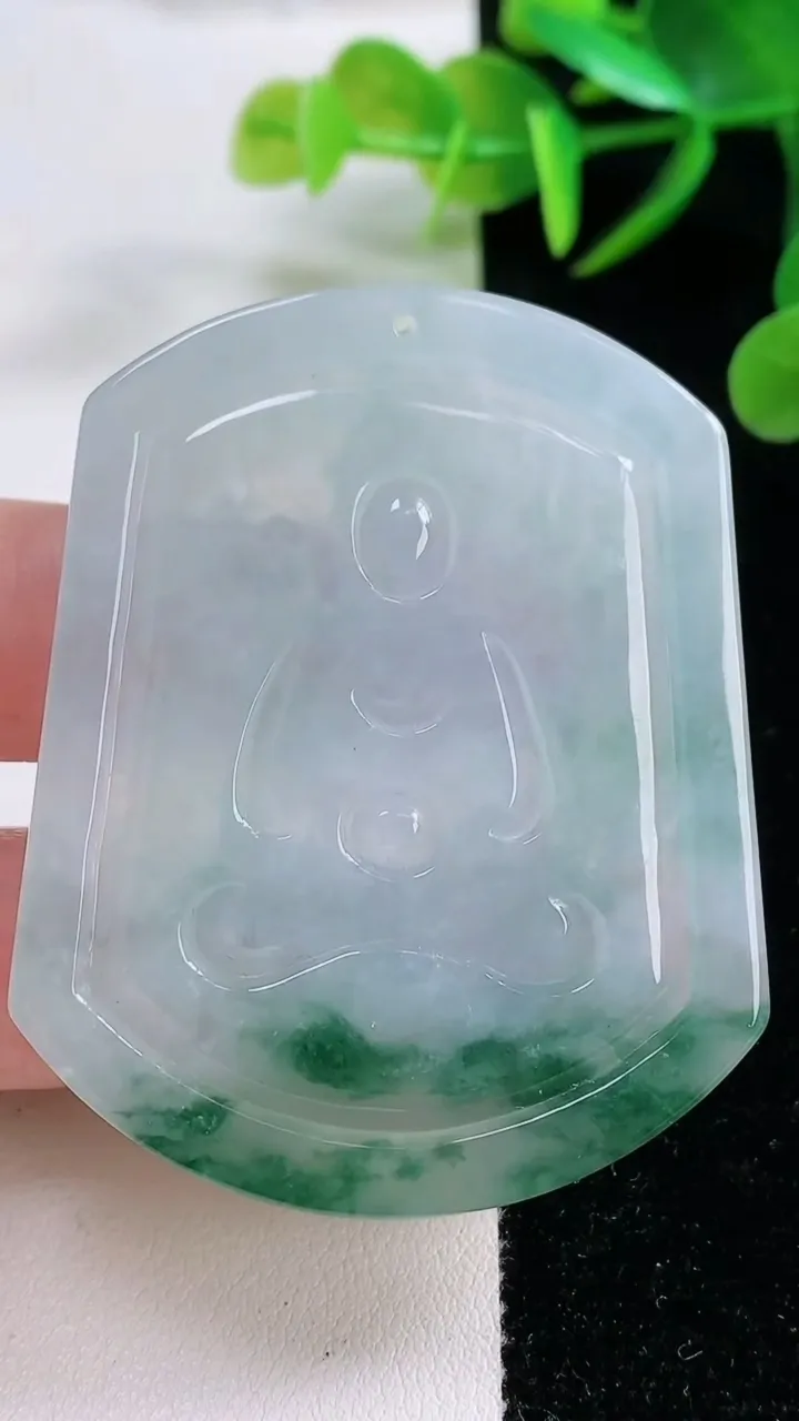 天然A货翡翠冰种飘花大势至菩萨吊坠，尺寸55.3-44.4-6，重量:31.24g
11月26日