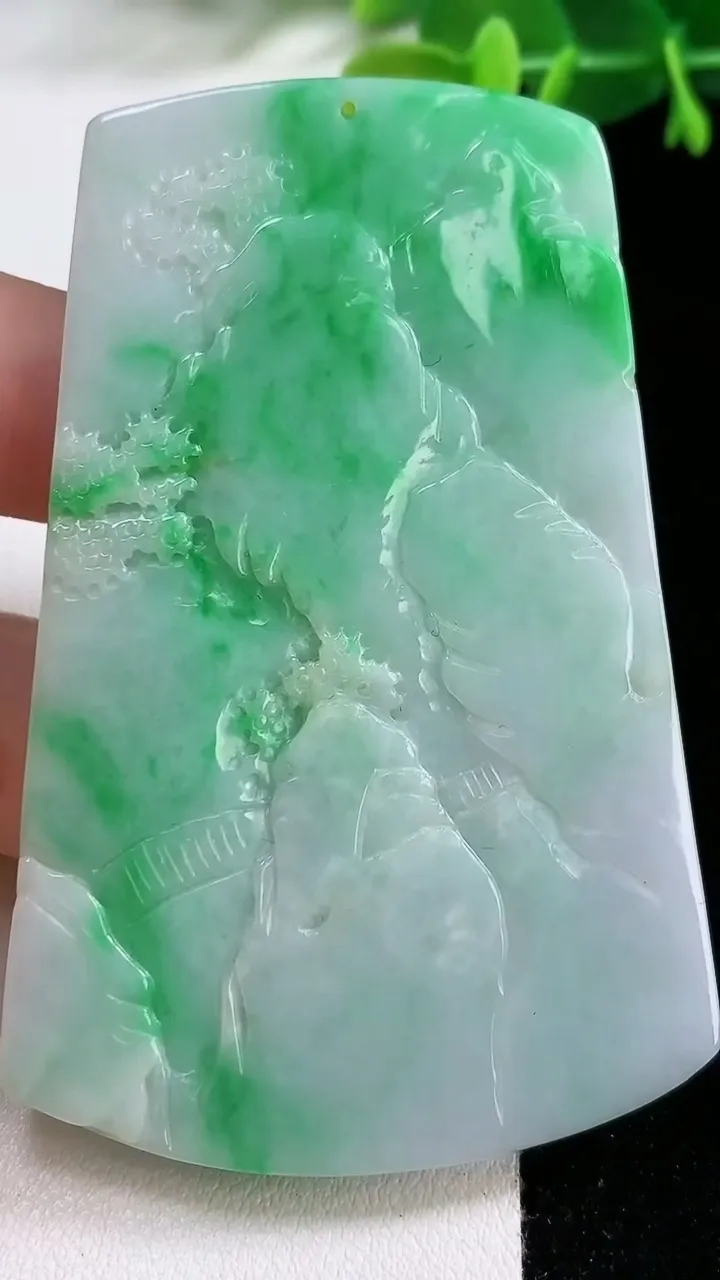 天然A货翡翠山水牌吊坠，尺寸71-43-6.6，重:45.32g
11月26日