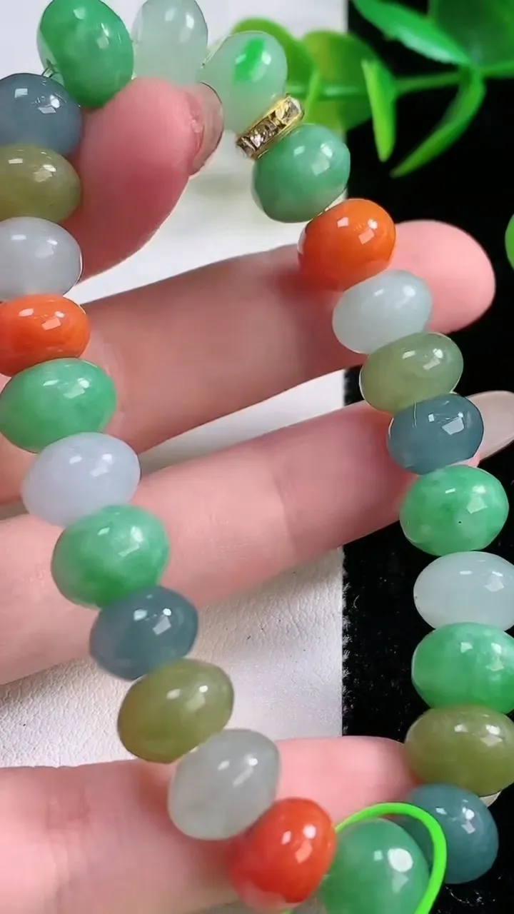 天然A货翡翠三彩算盘珠手串，尺寸10-6.1-25颗，重量:37.25g11月26日
工厂直销收藏佳