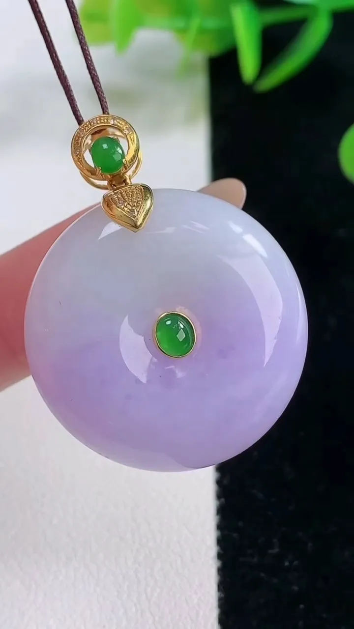 天然A货翡翠18K金紫罗兰平安扣吊坠，尺寸28-11，重量:20.62g
11月26日