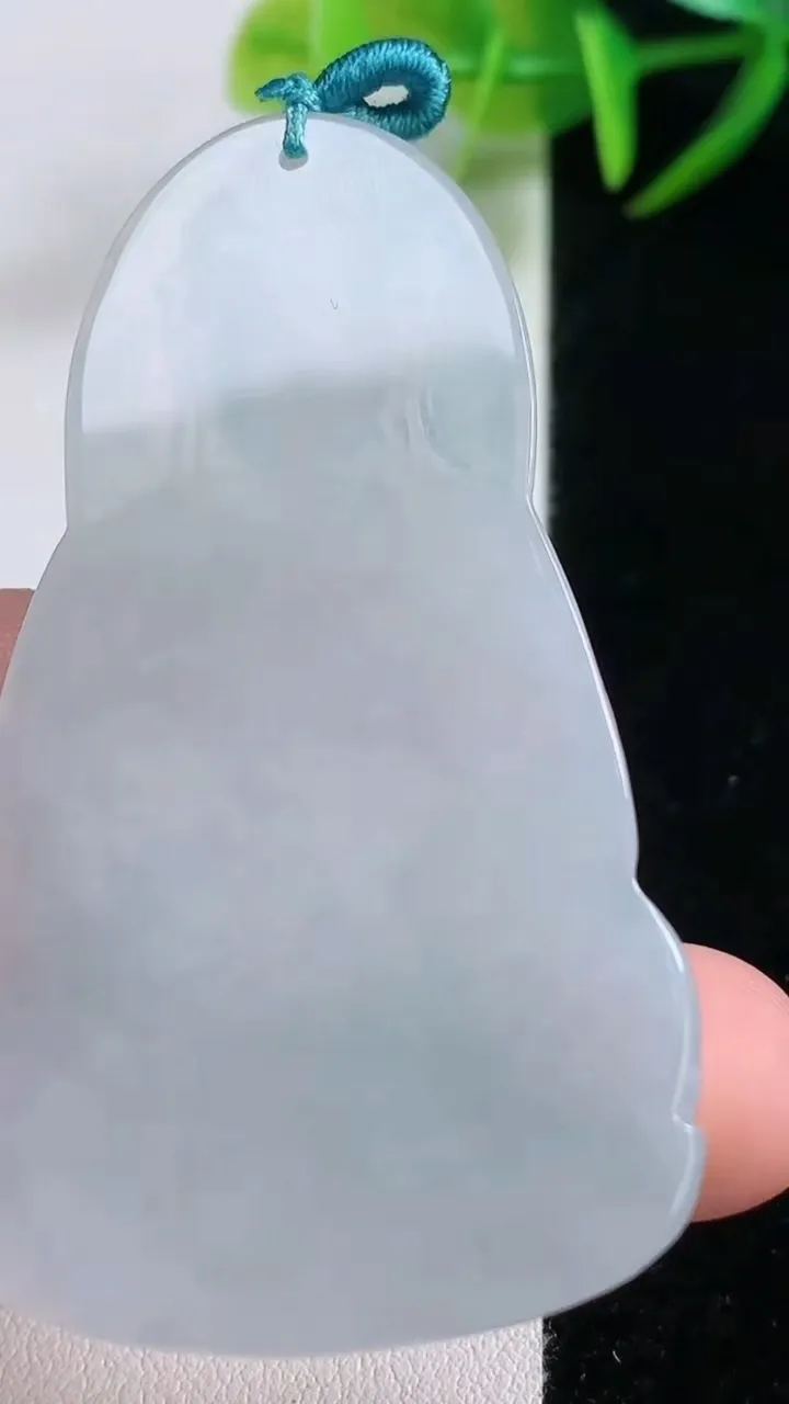 天然A货翡翠观音菩萨吊坠，尺寸60.6-35.8-6.4，重量:25.26g
11月26日