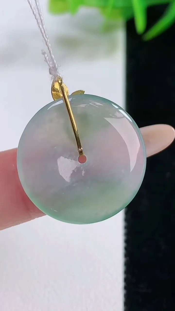 天然A货翡翠平安扣吊坠，尺寸21.4-3，重量:4.06g
11月26日