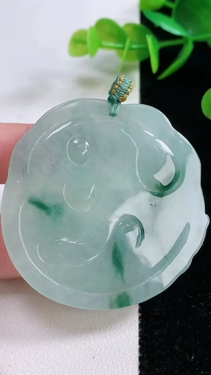 天然A货翡翠飘花普贤菩萨吊坠，尺寸52-50.4-5.5，重量:28.90g
11月26日