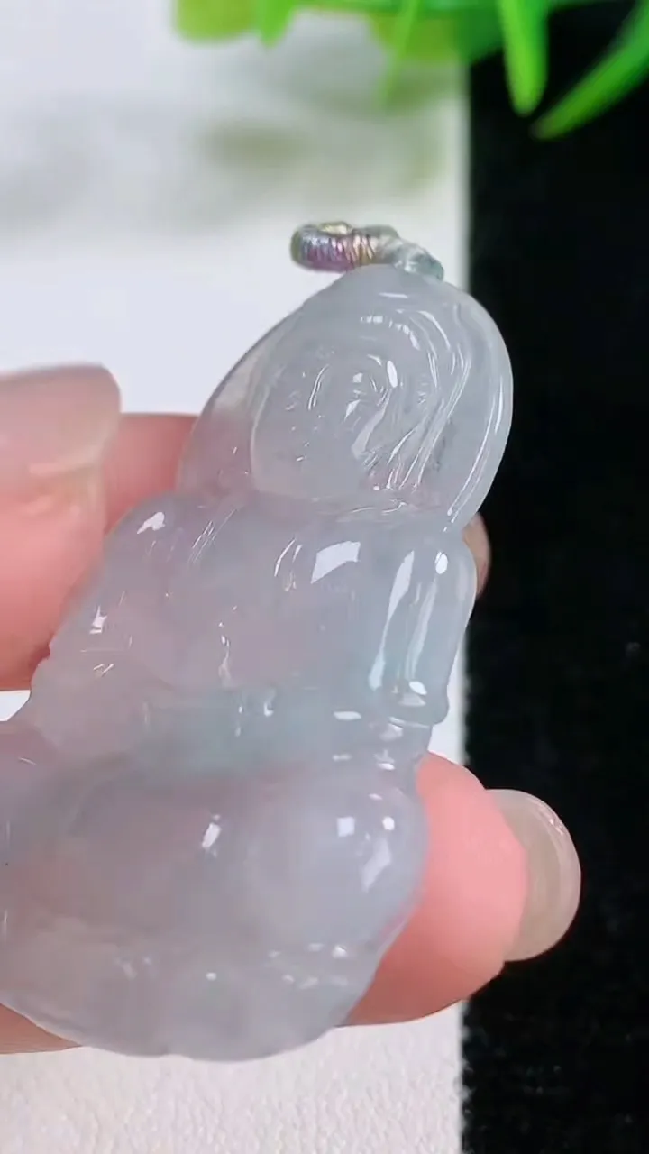 天然A货翡翠观音菩萨吊坠，尺寸43.4-27.6-4.5，重量:9.60g
11月26日