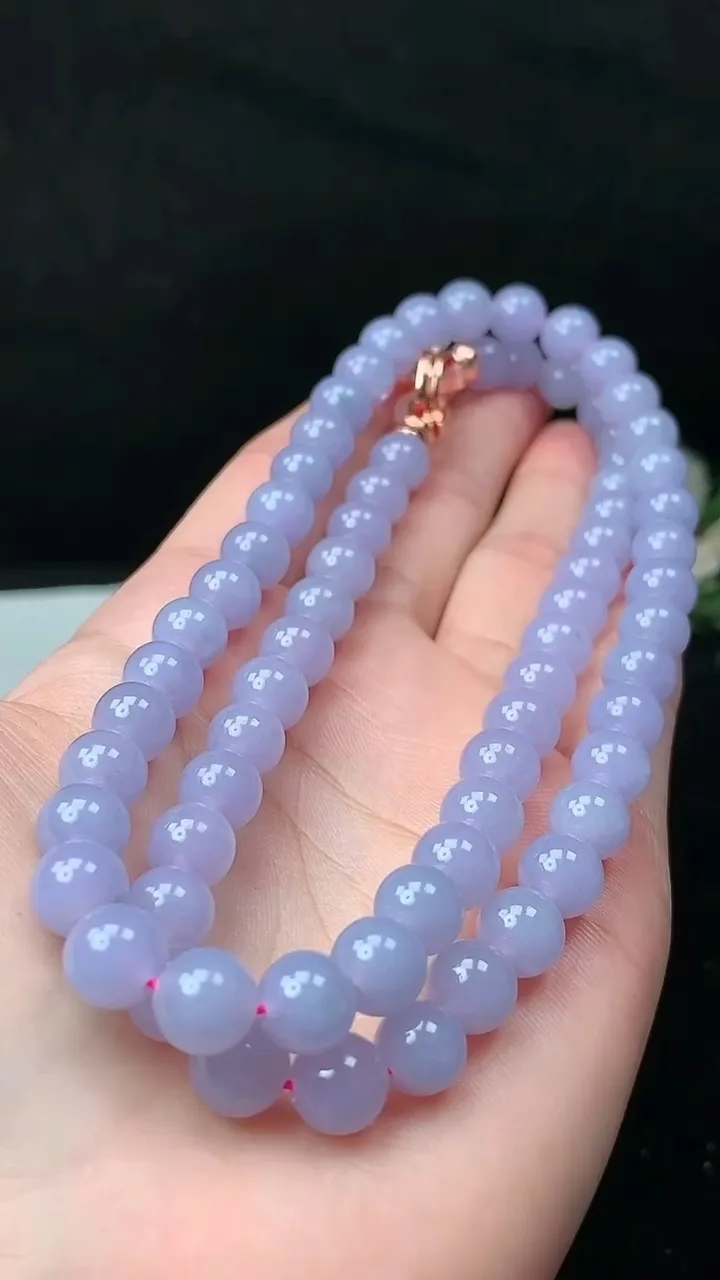 天然A货翡翠紫罗兰圆珠项链，尺寸8.2-70颗，重量:65.64g11月26日
工厂直销收藏佳品,种