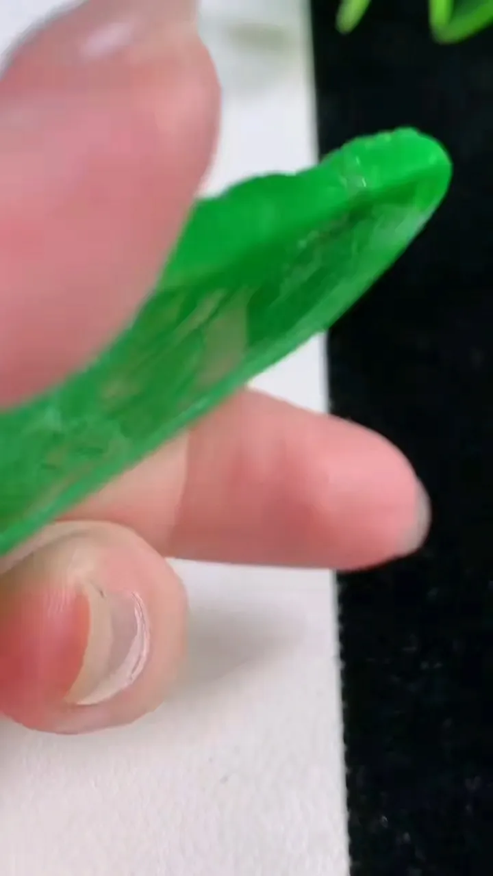 天然A货翡翠山水牌吊坠，尺寸56-38.3-5.4，重量:22.53g
11月26日