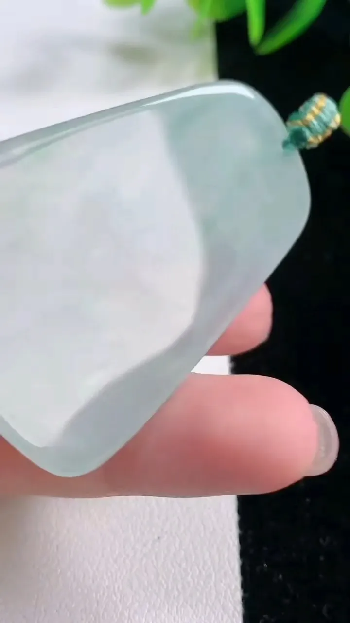 天然A货翡翠普贤菩萨吊坠，尺寸54-36-5.7，重量:25.38g
11月26日