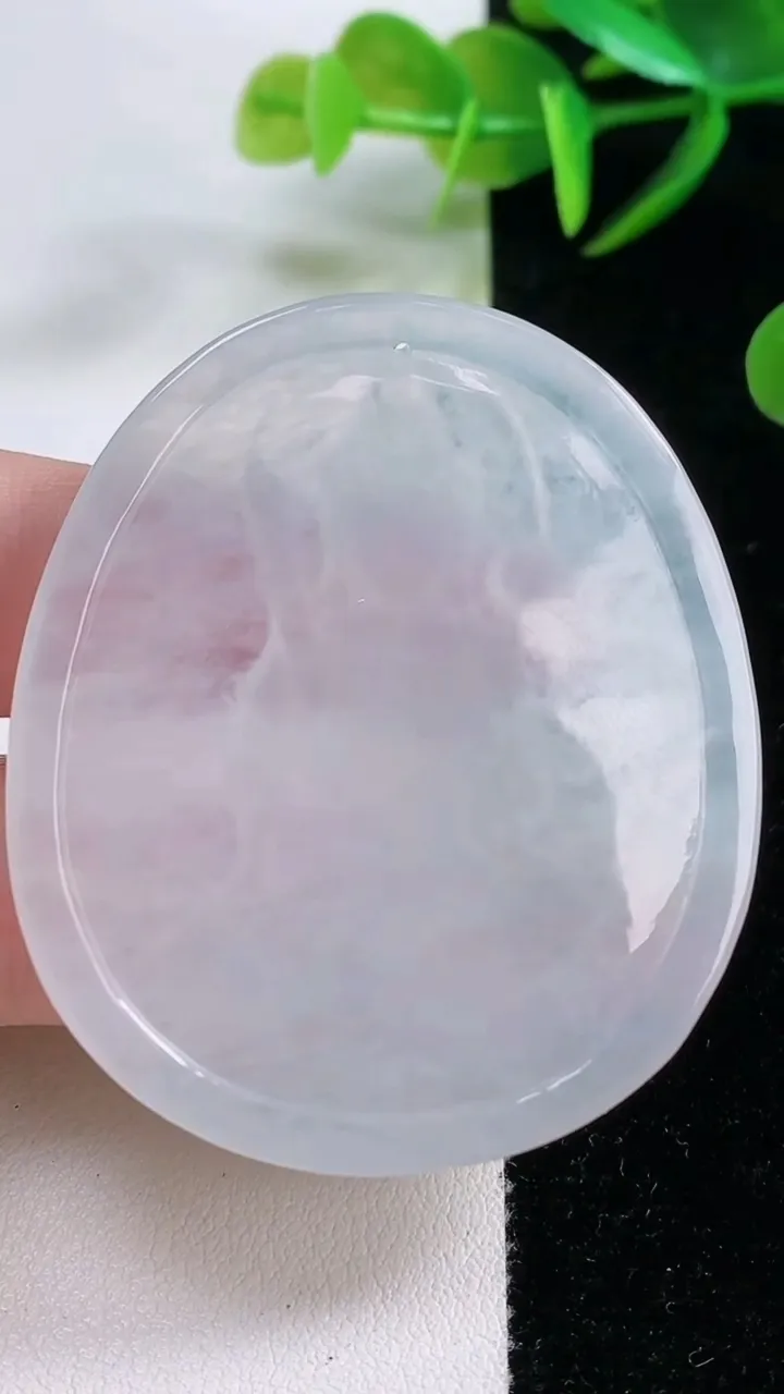 天然A货翡翠虚空藏菩萨吊坠，尺寸52.5-45-4.9，重量:23.41g
11月26日