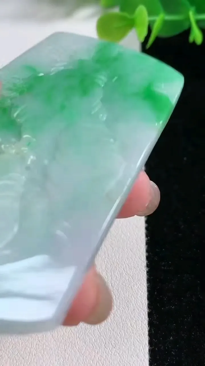 天然A货翡翠山水牌吊坠，尺寸71-43-6.6，重:45.32g
11月26日