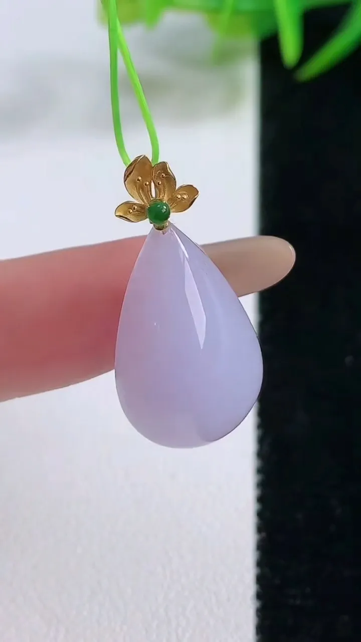 天然A货翡翠18K金紫罗兰水滴吊坠，尺寸21-13-8.5，重量:3.82g
11月26日