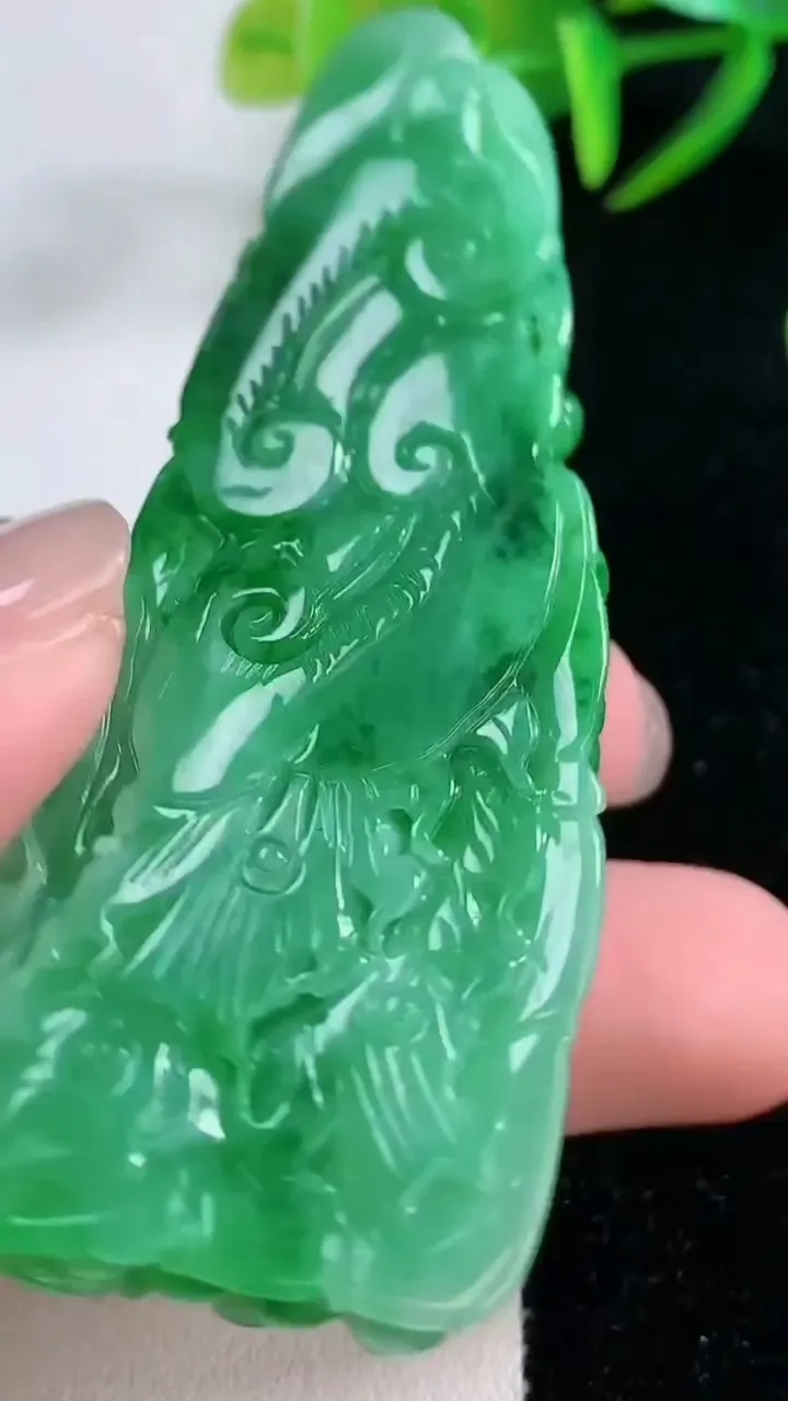 天然A货翡翠凤凰吊坠，尺寸73.8-29.2-12.8，重量:48.46g
11月26日