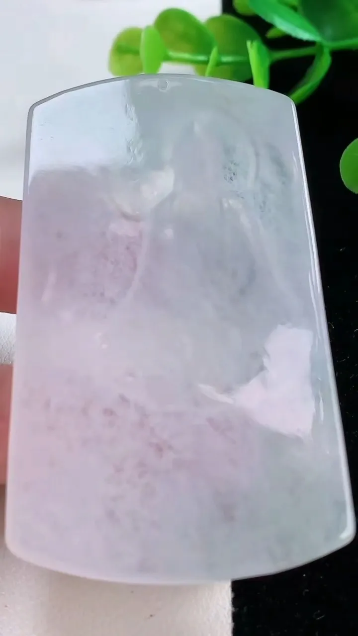 天然A货翡翠大日如来吊坠，尺寸71-42.8-4.5，重量:35.78g
11月26日