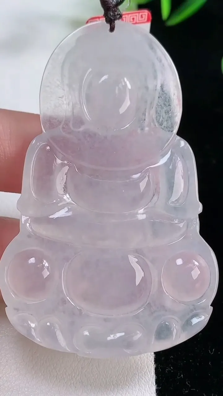 天然A货翡翠种白冰观音菩萨吊坠，尺寸64.4-41-6.6，重量:29.91g
11月26日