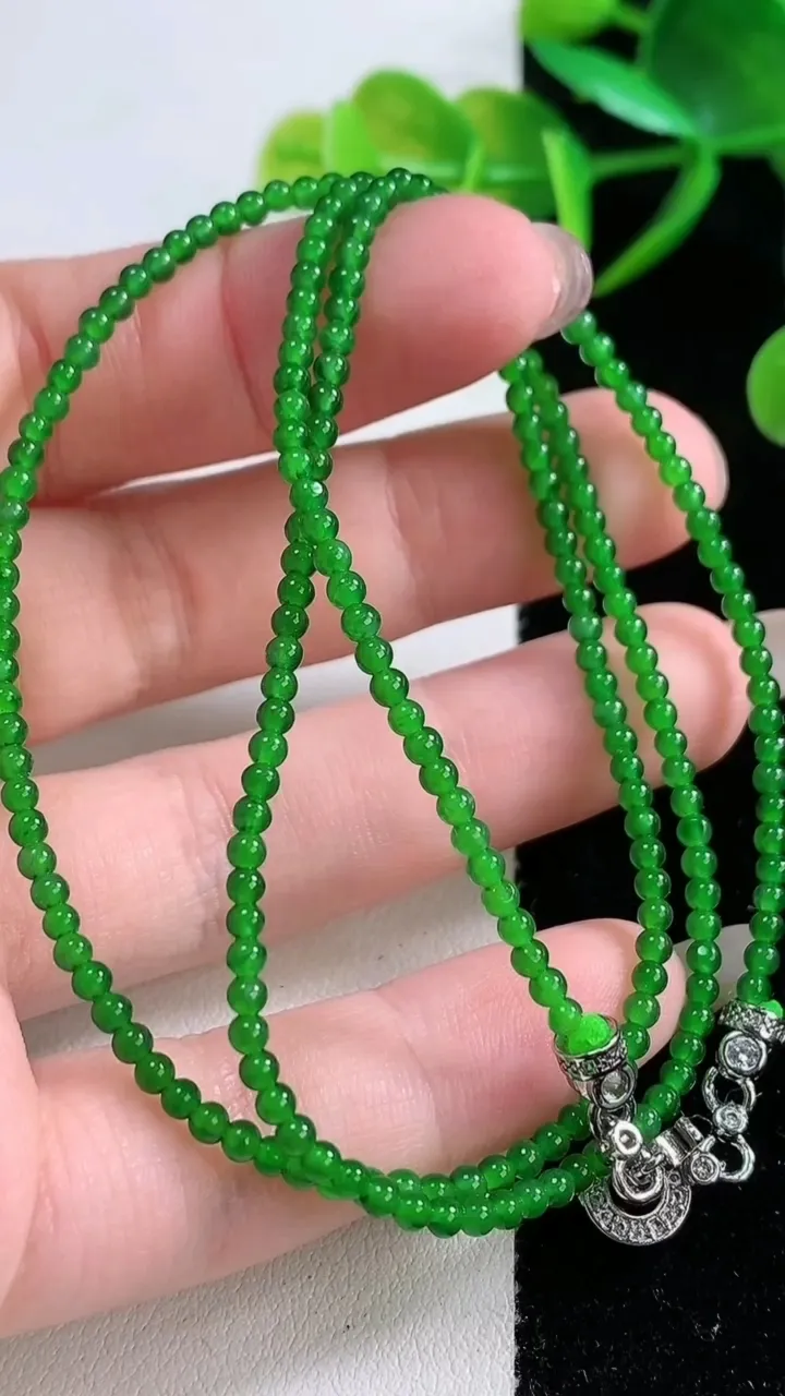 天然A货翡翠小米珠项链，尺寸2.3-228颗，重量:7.52g11月26日
工厂直销收藏佳品,种好水足，色泽均匀，有种有色，上手高大气！