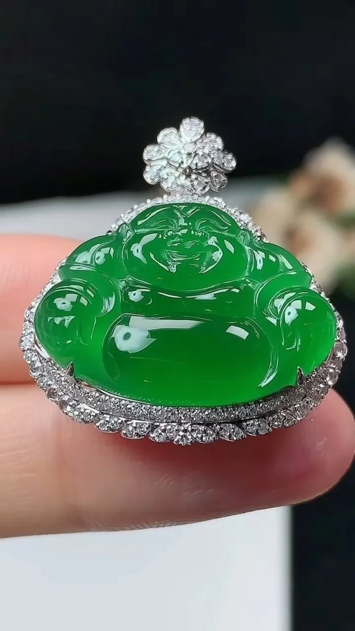 天然A货翡翠佛公吊坠，尺寸29.4-26.4-11裸石16.8-23.8，重量:7.72g
11月2