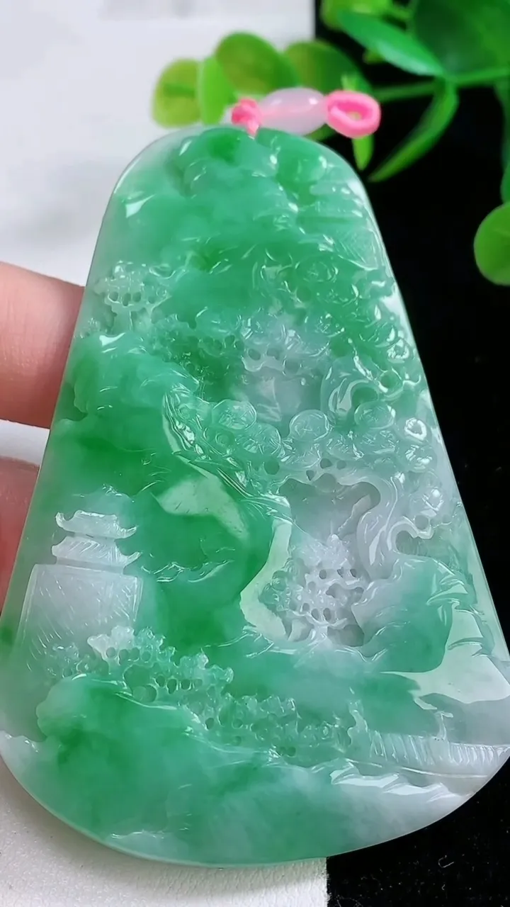 天然A货翡翠山水牌吊坠，尺寸79-54-5.2，重量:43.82g
11月26日