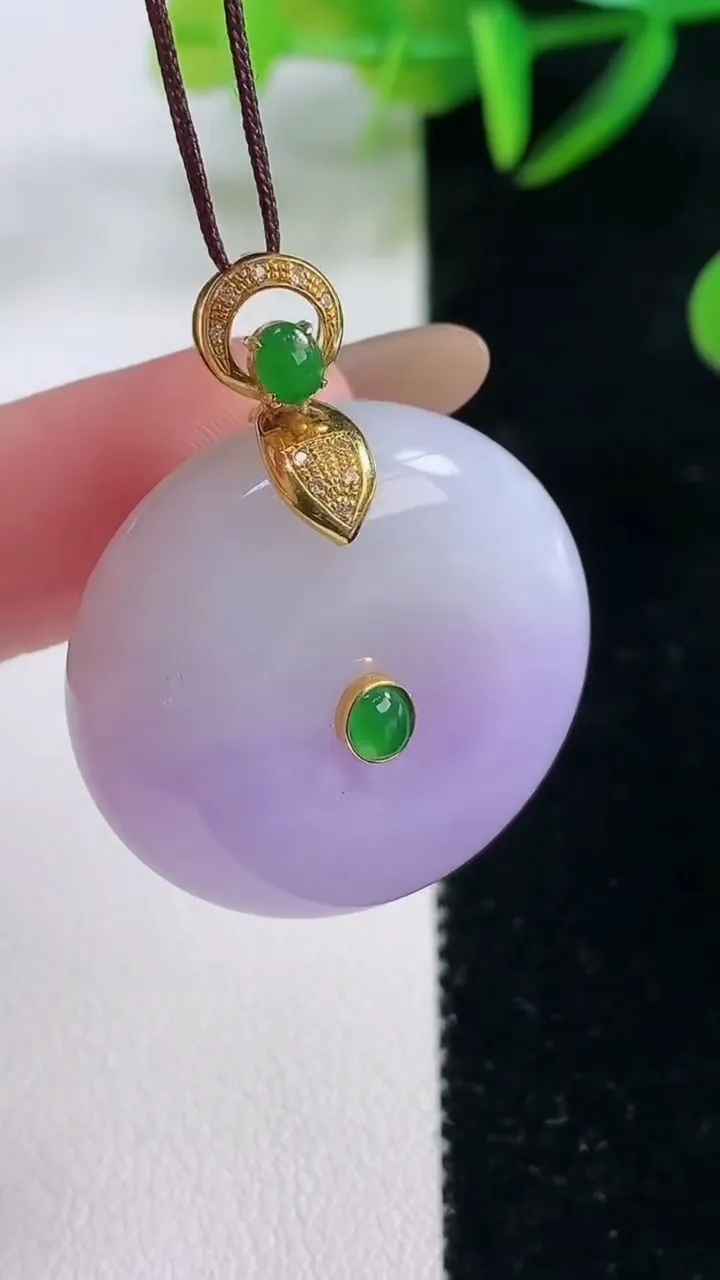 天然A货翡翠18K金紫罗兰平安扣吊坠，尺寸28-11，重量:20.62g
11月26日