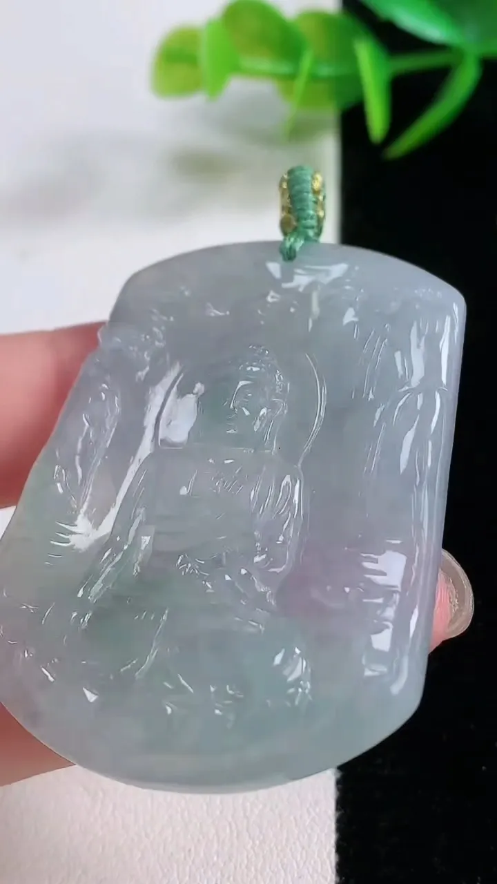 天然A货翡翠阿弥陀佛吊坠，尺寸49.8-37.6-4.9，重量:20.30g
11月26日