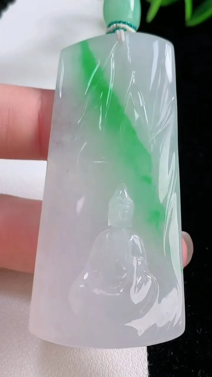 天然A货翡翠观音菩萨吊坠，尺寸65.7-28.2-15.4，重量:46.81g
11月26日