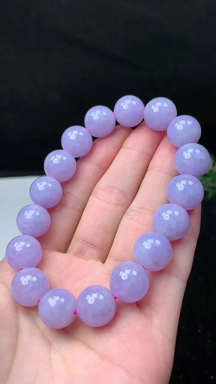 天然A货翡翠货紫罗兰圆珠手串，尺寸12.6-17颗，重量:58.66g11月26日
工厂直销收藏佳品,种好水足，色泽均匀，有种有色，上手高大气！