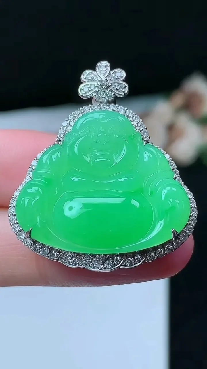 天然A货翡翠佛公吊坠，尺寸35-29-10.7，裸石22.8-26.4，重量:10.85g
11月2