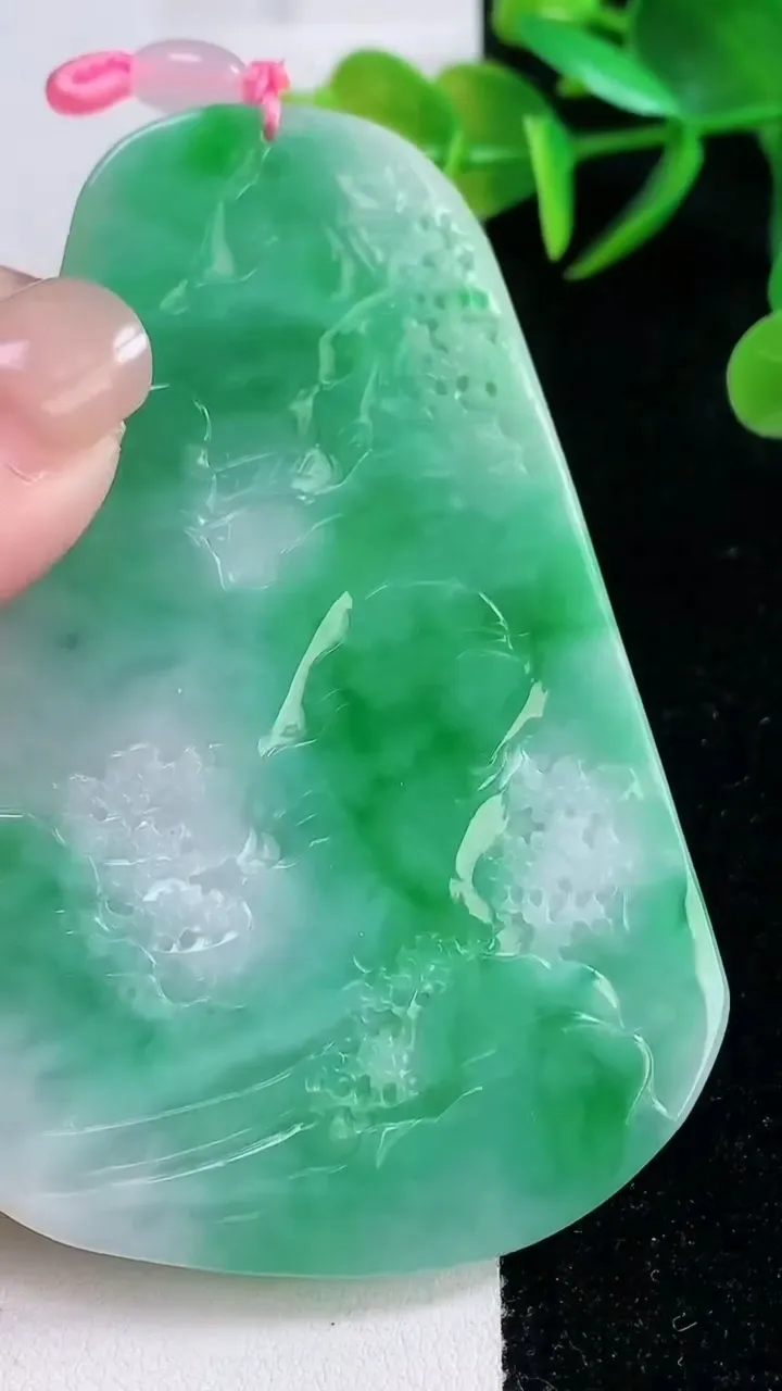 天然A货翡翠山水牌吊坠，尺寸79-54-5.2，重量:43.82g
11月26日