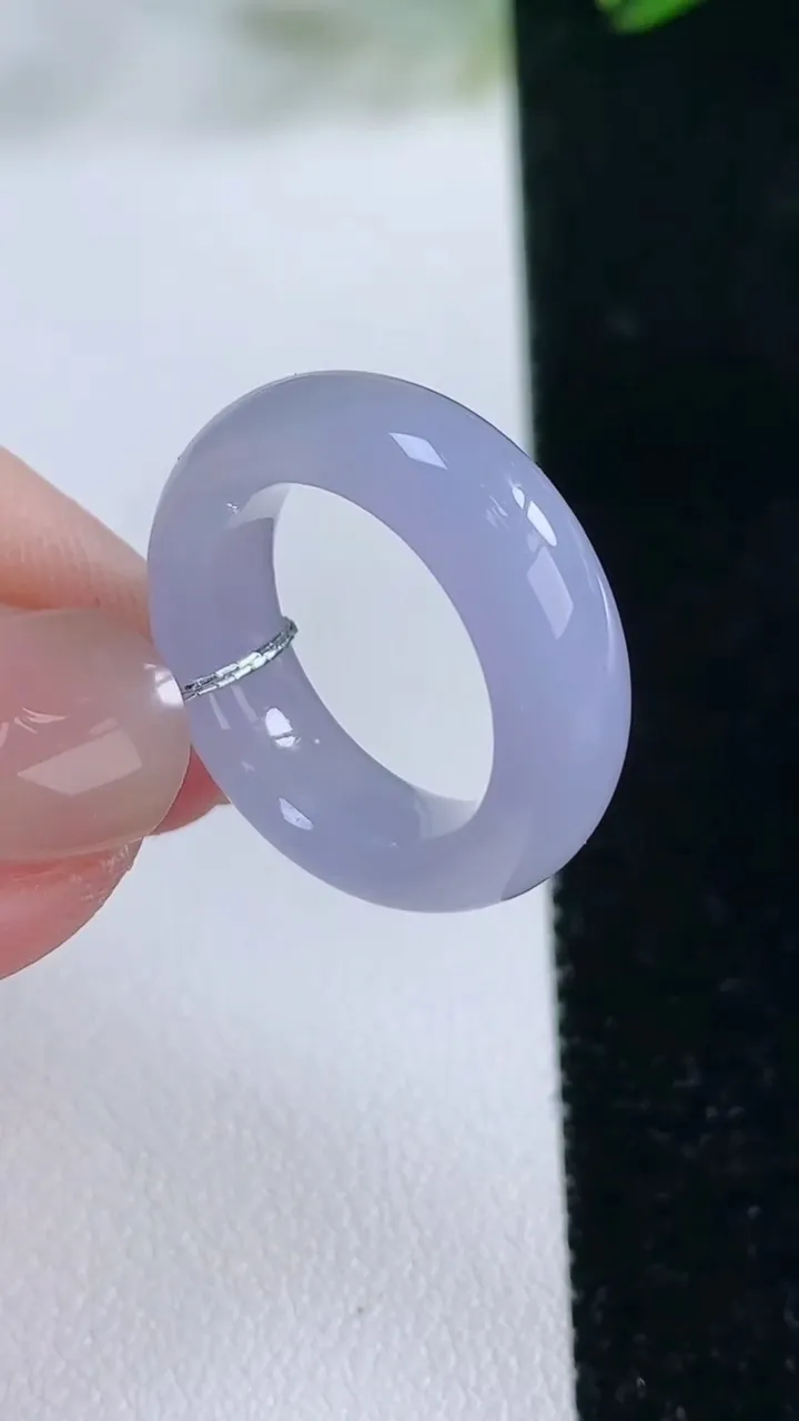 天然A货翡翠紫罗兰指环戒指，尺寸16-6.3-3.8，重量:4.66g2025年11月26日
工厂直销收藏佳品,种好水足，色泽均匀，有种有色，上手高大气！